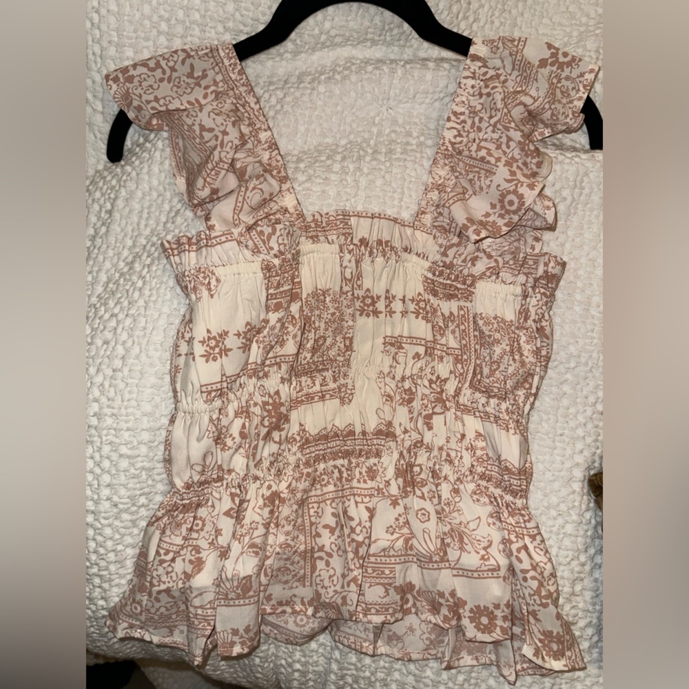 NWOT Davina Ruffled Sleeves Stretchy Top Tank Stop Elastic Casual